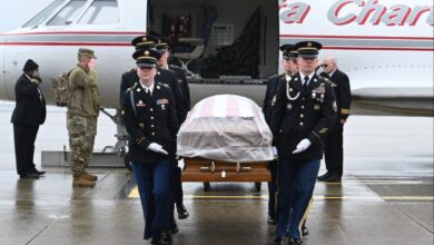 Heartbreaking search for those killed in dc air crash as army helicopters black box recovered