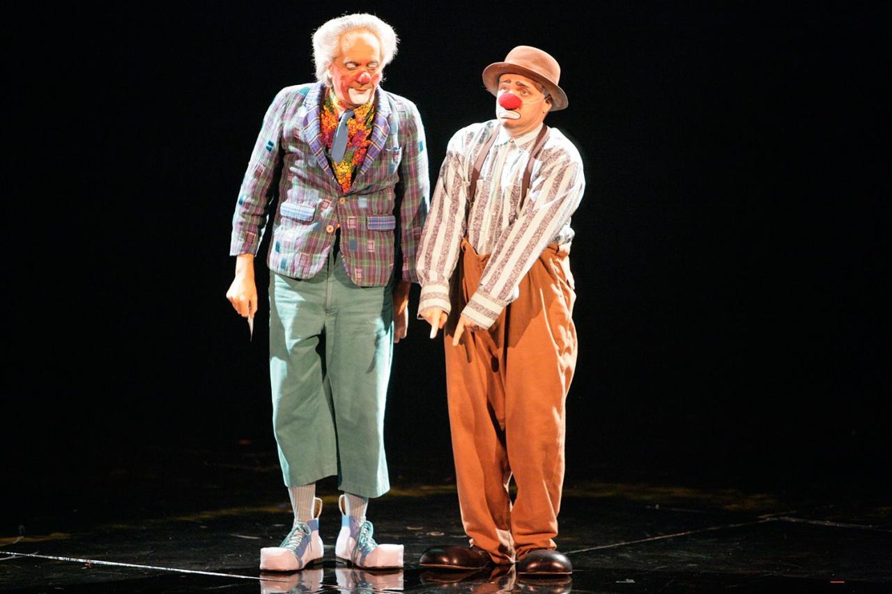 Cirque du soleil makeup clown circus clowns alegria costumes circo solei de le colors beautiful dark Cirque du soleil performers clown around at san jose landmarks