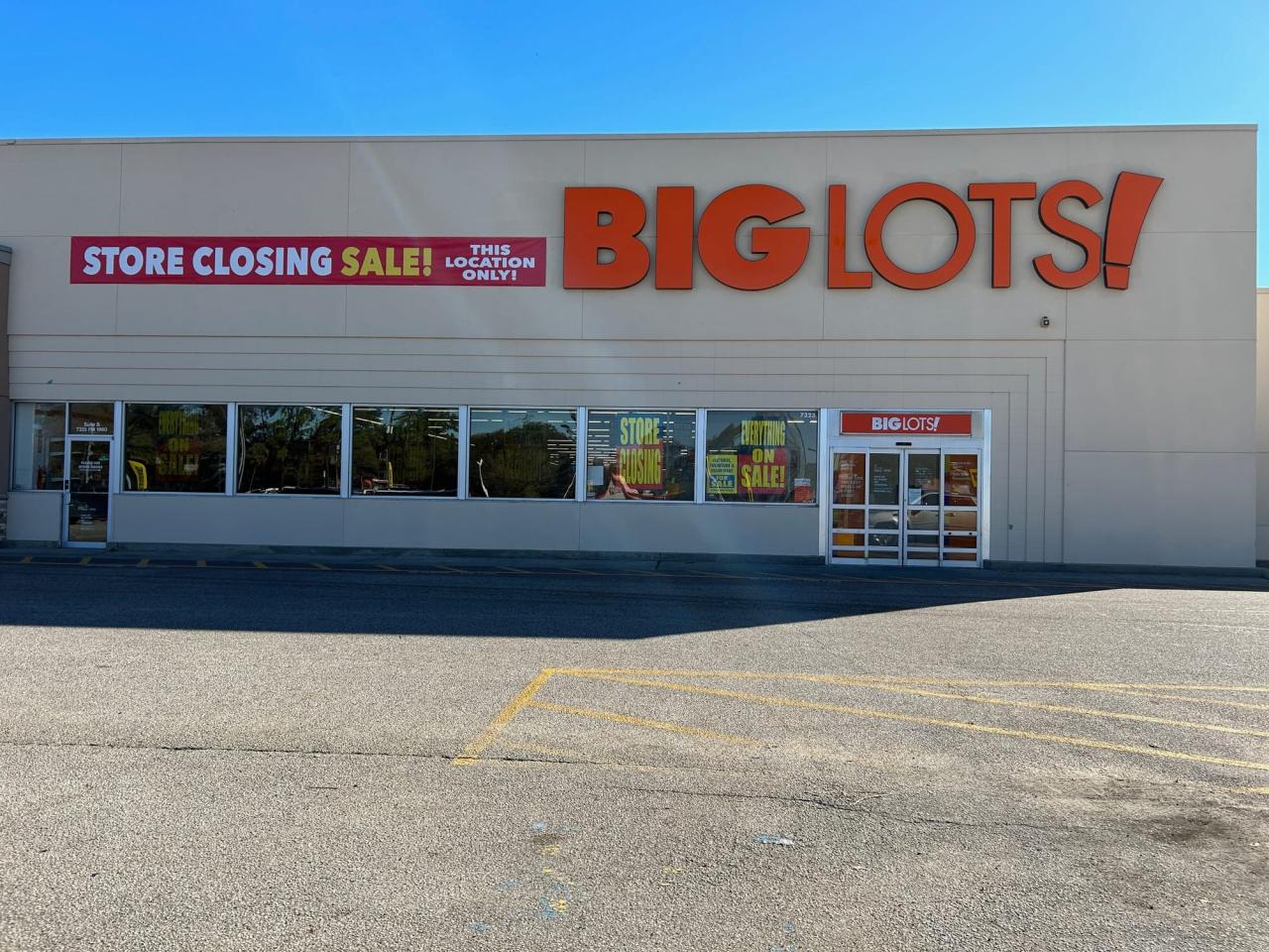 Big Lots to close remaining stores, go out of business Big lots reaches deal to keep hundreds of us stores open