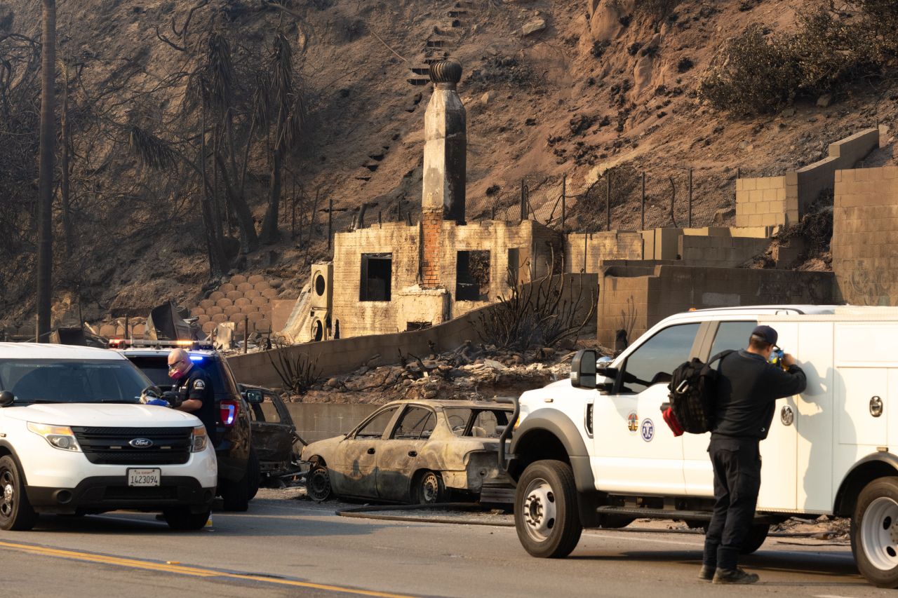 Palisades containment nears palisadesnews Palisades fire damages or destroys thousands of buildings