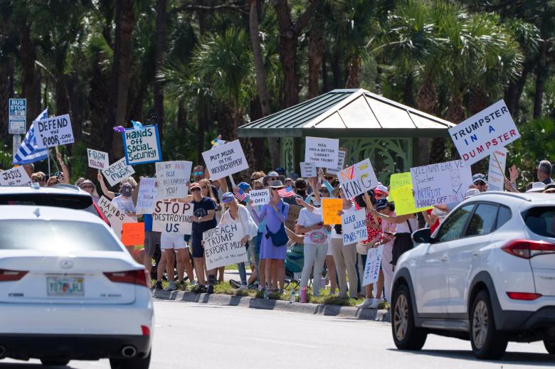 Photos protesters tee off against trump and musk at hands off rallies