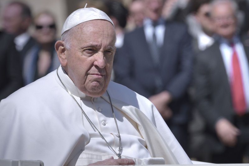 Italian premier pope francis hospital