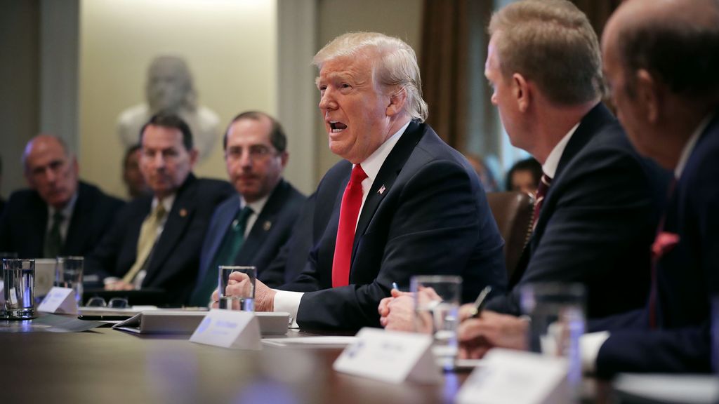 Federal Supreme court blocks order requiring trump administration to reinstate thousands of federal workers