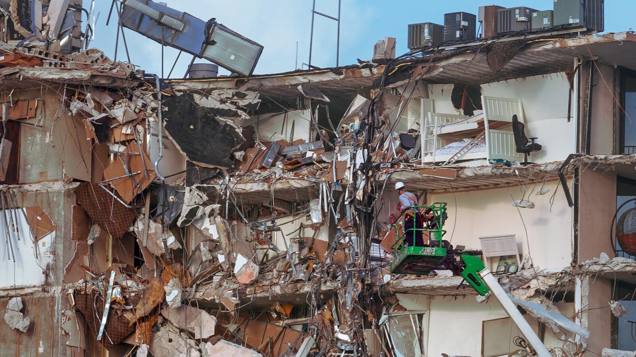 Mansions surfside collapse site