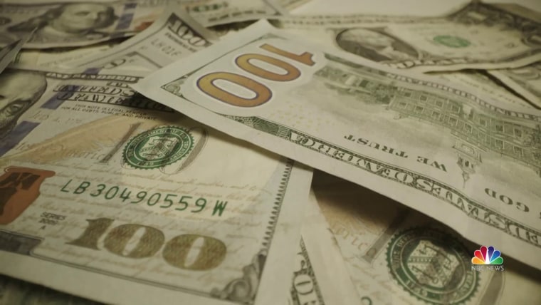 Holiday shoppers increased spending despite higher prices