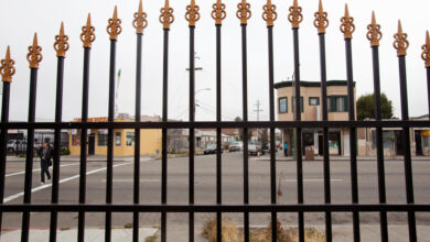 Man fatally shot at oakland apartment complex